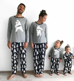 Family Matching Outfits Cartoon Bear Pajamas Set PJs Father Mother Kids Baby Adult Sleepwear Nightwear 220924