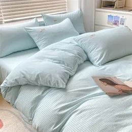 Sängkläder set Seersucker Grid Washed Cotton Fourpiece Bed Quilt Cover Sheet Threepiece Student Dormitory 220924