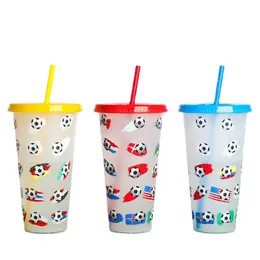 2022 Qatar World Cup Creativity Drinkware kaffekoppar med halm 710 ml plastfärgbyte kopp med lock