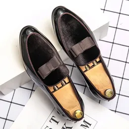 Männer Slipper Mode Halbschuhe Schwarze Kunst Wildleder Persönlichkeit Blumensticker Slip-on Baotou Sling Heel bequemer Casu 15ae