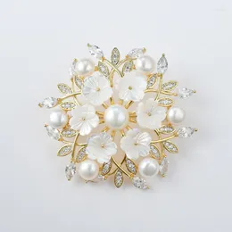 Body Jewel Classic Light Luxury Fashion Pearl Brooch Inlaid Austrian Crystal Ladies Clothes Accessories Wedding Roamtic Flower Gift
