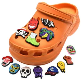 New Style Cartoon Hole Shoe Flor Croc Charms PVC Beach Shoe Decoration Acess￳rios Bolsa Butband Buttonlelle