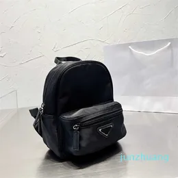 Designer-Rucksack, Nylon-Umhängetaschen, klassische Unisex-Handtaschen, schwarzes Dreieckszeichen, Metall-Reißverschluss, hochwertige Schultasche mit mehreren Taschen, 2022