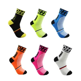 Sports Sports Novo estilo Grip Anti Slip Slip Men Mulheres Mulheres Baseball Rugby Basketball Socks T2221019