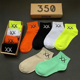 Herrensocken 4 PaarBox Fashion XX Crew Male Street Europe 350 Style Hip Hop Match Tidal Männer und Frauen Persönlichkeit 220923