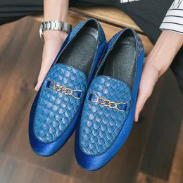 Mokasyny męskie buty mody solidny kolor tkany wzór ing veet metalowy łańcuch biznesowy