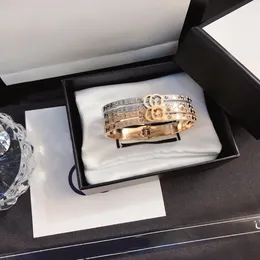 Designer-Charm-Armband, Luxus-Armband, Damen-Buchstabenschmuck, Armband aus vergoldetem Edelstahl mit 18 Karat Gold