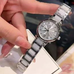 4 Styles Classic Super Factory Quality Woman Wristwatches 30mm Dial VK Quartz Movimento Auto Data Sapphire Strap Women's Welpis