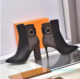 2022 Boots Fashion Sexy Belt Buckle Designer Boot 100% läder Alfabetiska spetsiga kvinnor Skor Lady Letter High Heels Storlek 35-40--42 US4-US11 WIT