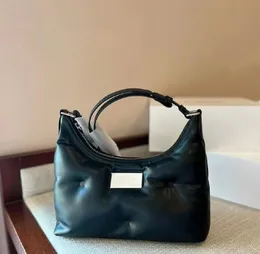 Moda deri kabarık omuz çantaları düz renkli kadın fermuar aksiller paket tasarımcı yeni stil çanta boş zaman klasik cüzdan değişim çantası