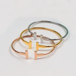 Pulsera mujer Nowa luksusowa jakość bransoletka z wisiorkiem Moda damska Biżuteria Otwarty mankiet ze stali nierdzewnej podwójna T bransoletka złoto srebro różowe złoto