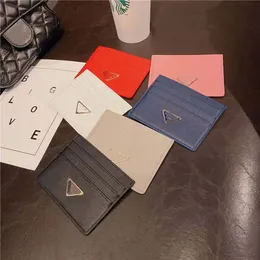 P01Designmer Card Bag Women's P Home Wallet Invertered Triangle Standard Fashion Leather Men's Pl￥nb￶cker H￶g utseende Niv￥ Motorfordon K￶r Licensupps￤ttare Innehavare