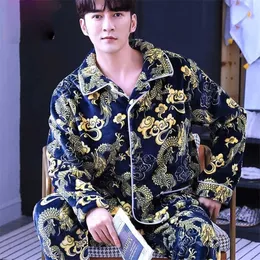 Mäns Sleepwear Coral Fleece Men Pyjama Set Autumn Winter Soft Thicken Cartoon Printed Flanell Sleepwear 2pcset Tops Warm Pants Home Clothes 220924