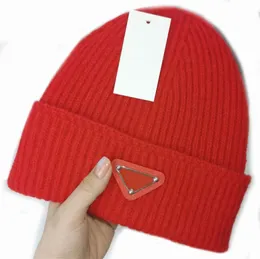 Crânio quente bonnet mens designer beanies inverno chapéus de malha com esmalte clássico metal triângulo senhora cabeça quente cashmere moda laranja beanie hiphop pj019