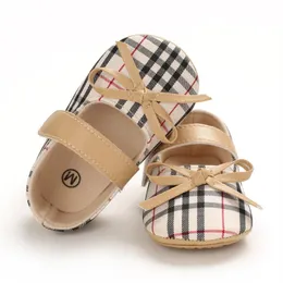 Zapatos de niña Bowknot Grid Anti-Slip Soft Sole Hook First Walkers para niños pequeños zapatos para niños 0-18m271q