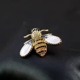 Crystal Bee Brooch Pin Pin Business Suit Tops Corsage Rhinestone Brouches for Women Men Gift Fashion Jewelry