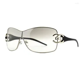 النظارات الشمسية الفاخرة حجر الراين المتضخم النساء أزياء بلينغ الماس الرجعية مثير نظارات شمسية السيدات التدرج مكبرة Oculos UV400