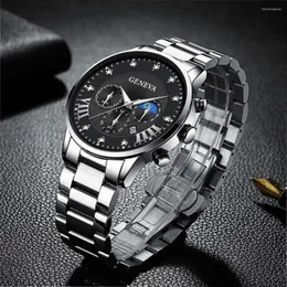 Armbanduhren Mode Diamant Herren Stahlband Uhr Business Fake Drei Augen Sonne Mond Stern Kalender Quarz Herren