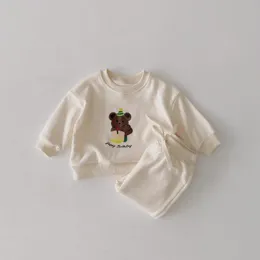 Giyim setleri 9044 Korean Ins Baby Set Cartoon Leisure Suit Sonbahar 2023 Boy's Cake Bear Girl's 2 Parça Sweatershirt Pantolon