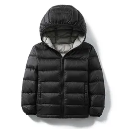 Down Coat Yüksek Kalite Çocuklar Ördek Aşağı Ceketler 2022 Yeni Ultra Hafif Kapşonlu Kışlık Mont Erkek Kız Taşınabilir Rüzgar Geçirmez Kabarık Parkas 14T T220929 için