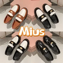 Miui Luxury Loafers Shoes Dress Dress Best-Quality Tobacco Embossed Leather Strap Black White Top Fashion Women SneakerファッションデザイナースニーカーLO61