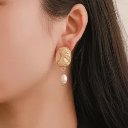 Pendientes de botón Pendientes colgantes de moda Perla de imitación simple Oro Estilo étnico Cara Geométrica Joyería interesante