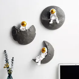 Objetos decorativos Figuras Astronauta Colgante de pared Decoración Resina Estantes de pared Spaceman Luna Escultura Hogar Estética Sala de estar Decoración de pared 220928