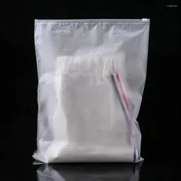 収納バッグ50pcsフロスト透明なプラスチックパッケージ布布旅行袋カスタム防水ジッパーロックセルフシールマットポータブル