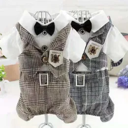 Roupas de vestuário para cães macacões de macacão de gato de quatro pernas para pequenos famosos de traje de casca de camisa de duas peças de duas peças