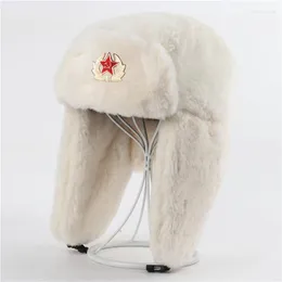 Berets beżowy różowy zima pary unisex naśladowanie futra na zewnątrz wiatrowoodporna odznaka kapelusz kobiety mężczyźni rok snowy earflap ciepło zimno