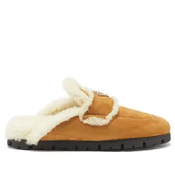 Vinter varm tofflor lyxiga designer platta skor kvinna Triangel logo-plakett shearling rygglös loafer Lug gummisula med låda 35-42