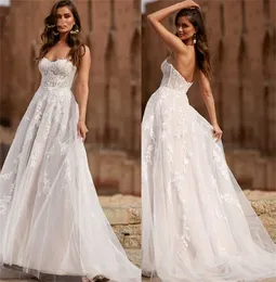Sexy A-Line Wedding Dresses Sleeveless Strapless Sweetheart Hollow Lace Appliques Sequins Sweep Floor Length Backless Plus Size Boho Wedding Gowns Plus Size