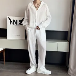 Schwarz Weiß Plissee Sets Mode Lässig Langarm Hemd Hosen Zweiteilige Koreanische Lose Übergroße Kleidung Herren Anzug 220811