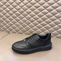 Popularne marki Mężczyzn Sneakers Buty zamszowe skórzane stemplowane logo guma kamyk sport