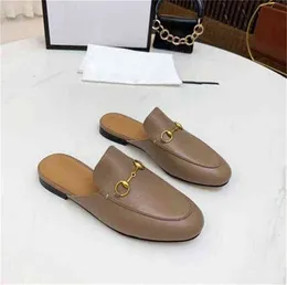 Casual Shoes Designer Mules tofflor Kvinnor Loafers läder sandaler casual skor Princetown Metal Chain Shoe spets veet toet skor