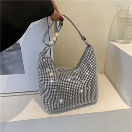 Kvällspåsar lyxiga diamanter axelväska designer märke kvinnor handväska shinny rhinestone pearl crossbody party hobo pursesevening