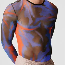 Mężczyźni drukowana T-koszulka Siatka Przejdź przez streetwear o długim rękawie Mężczyźni ubranie moda Seksowna zwykła camisetas 5xl inderun 7 220819