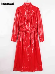 Nerazzurri Runway Long Red Reflective Shiny Patent Leather Coat for Women Ruffle ärmar Bältesknappar Up Luxury Fashion 2021 T220810