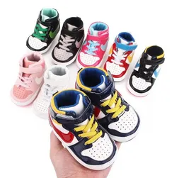 Nuove scarpe da bambino in pelle PU First Walkers Culla ragazze ragazzi sneakers Mocassini infantili Scarpe 0-18 mesi