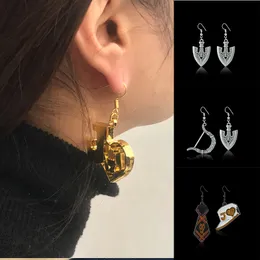 2024 Chandelier Anime Bizarre Adventure Earrings Pierre Polnareff Splice Heart Long Women Men juvelydangl Women's Earring Chandelier örhänge Chandelier