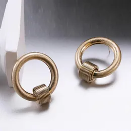 Hoop Huggie Trendy أقراط كبيرة كبيرة الدائرة السلس المعدنية اللون الذهبي Color Brincos Punk بيان المرأة Bijoux المجوهرات