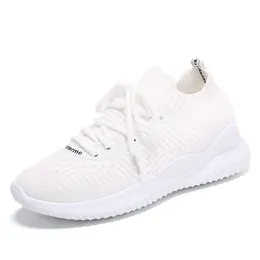 Nowe buty do biegania Czarne różowe szare beżowe dziewczyna Kobiety Soft proste Jogging Brand Low Cut Mode Designer Trainers Sports Sneakers Rozmiar 36-38