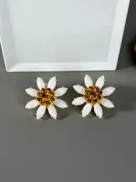 Ladies Vogue Ear Cuff Earrings Studs resin chrysanthemum G D Letters pendants 18K gold plated Anti allergy women's Diamond Ears Clip Designer Jewelry 07