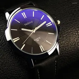 ساعة Wristwatches Yazole Men's Watch Top Watches أعمال أزياء مضيئة للرجال الرياضيين الجلدي على مدار الساعة Reloj Hombre