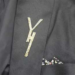 Toptan Lüks Erkek Kadın Desigenr Mektup Broşlar Üst düzey Geometri Y PINS Brooche Kadın Düğün Moda Takı