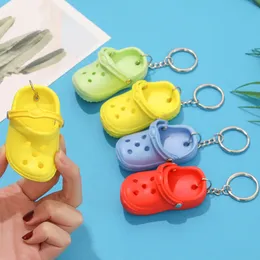 8 stuks schattige 3D Mini Eva Key Chain Beach Hole Little Croc Shoe Keychains Men Girl Gift Bag Accessoires Decoratie Keyring zwevende sleutelhanger charme
