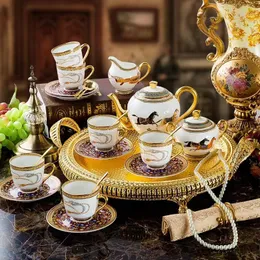 Western Luxury War Horse Gilding Coffee and Tea Teets Bone China Cafe Cups بعد الظهر أواني شاي سكر جرة للهدية