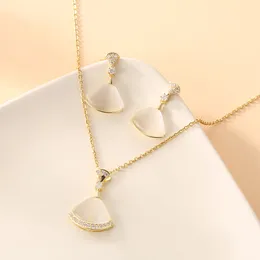 Necklaces Bracelet designer jewelry Simple Ginkgo leaf Clavicle chain triangle diamond-encrusted pendant Light microscope luxury sector necklace earring set