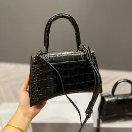 2023 Nuova borsa a mezzaluna da uomo e donna designer di borse di lusso di alta qualità a catena di nylon borsetta femminile spalla inclinata borsetta all'ingrosso borsetta