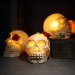 Inne imprezy imprezowe Halloween Świecające światła czaszki żywiczne szkieletowe posąg z Rose Halloween Horror Party Home Dekoracje Gothic LED lampa 220829
